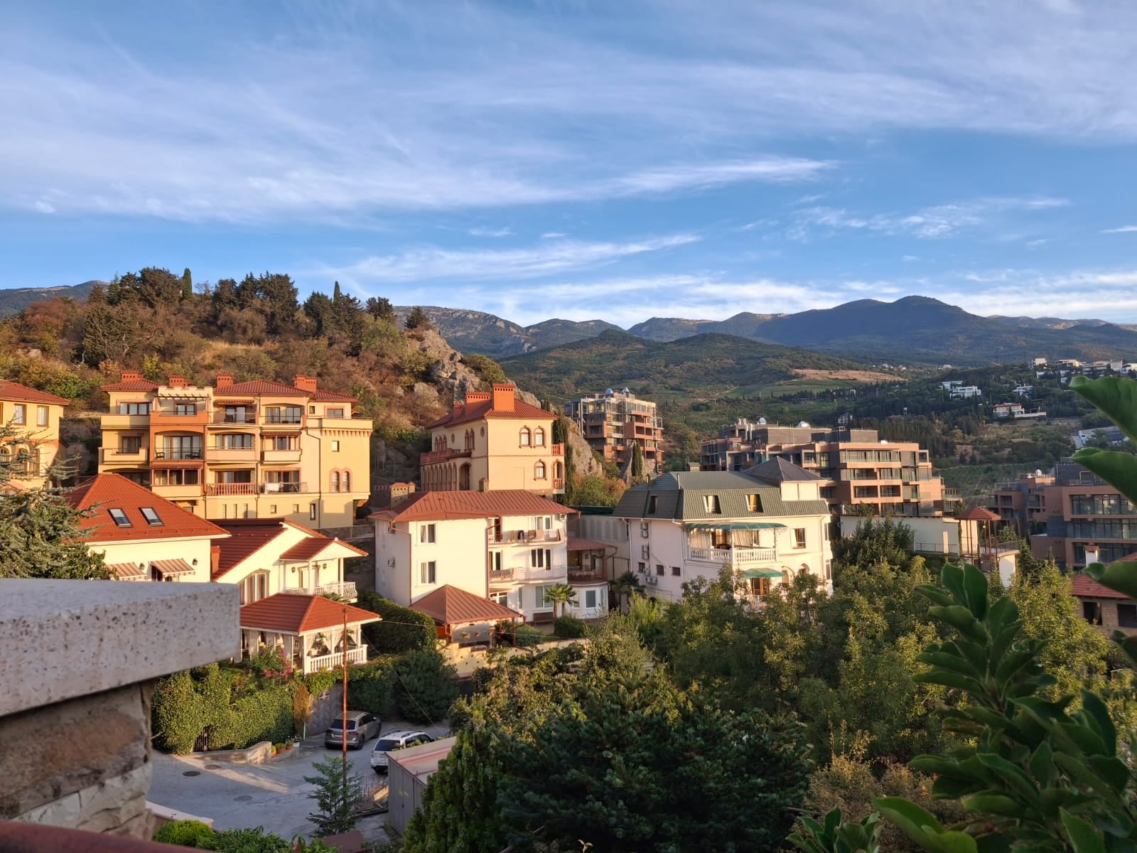 Panoramic view of a city at the foot of mountains